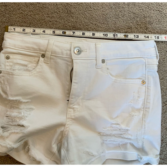 American Eagle Woman's White Denim Distressed Shorts Frayed Size 6 Normcore Y2K - Picture 8 of 14